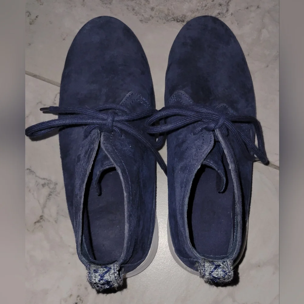 UGG Freamon‎ Mens 7/Womens 9 Unisex Blue Suede Chukka Shoes Boots Like New
